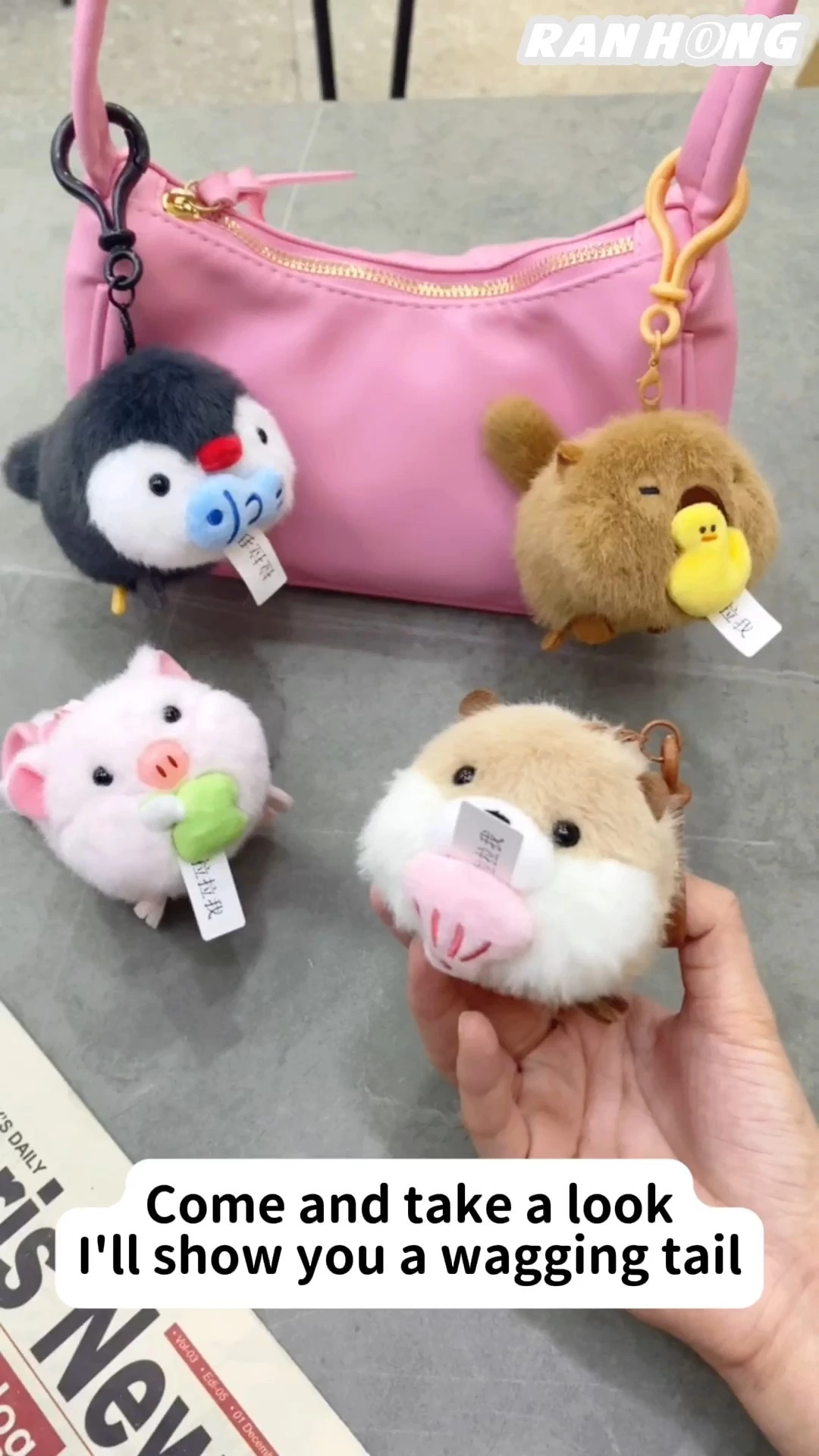 Ranhong Tail wagging animal figurine keychain pendant 1