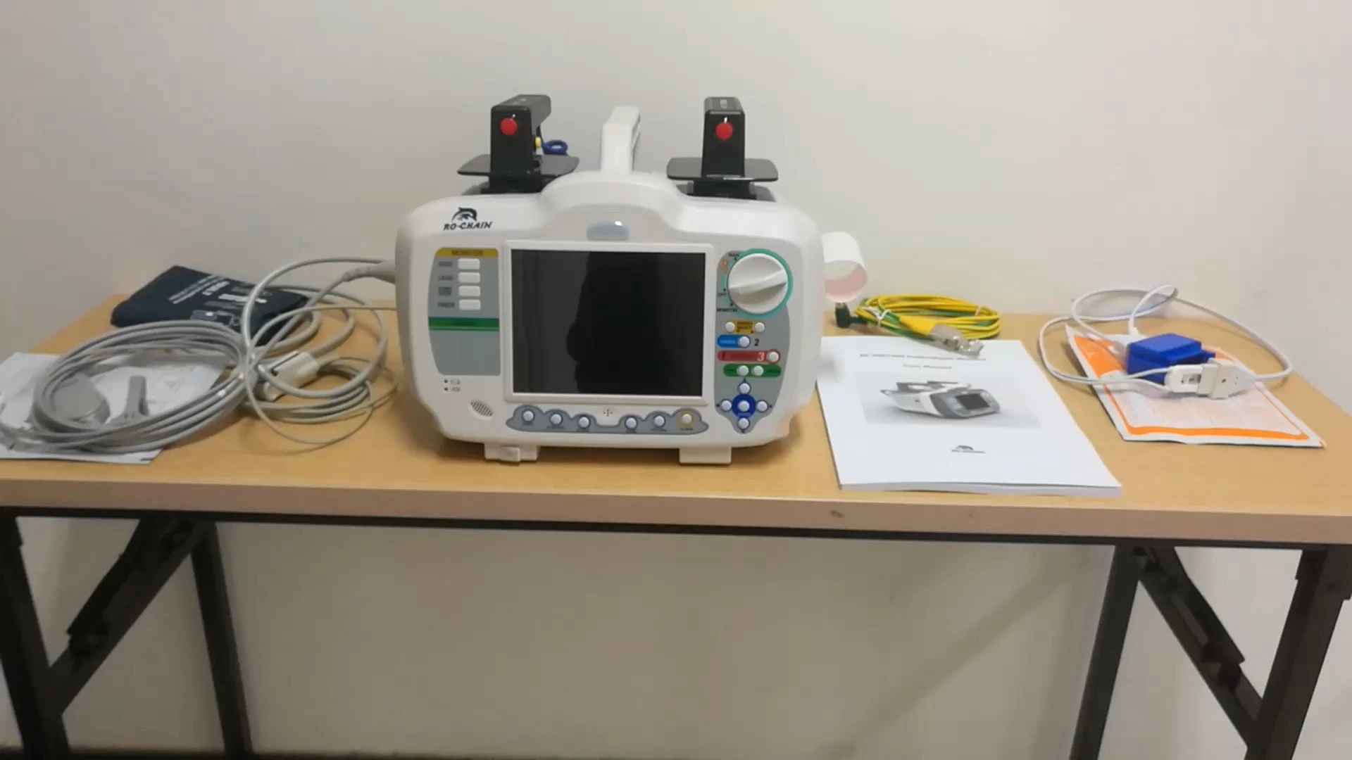 Modelo RC-DM7000 DEA/Monitor Desfibrilador Manual 1