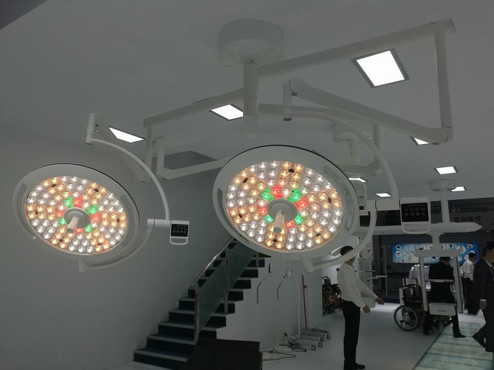 Lámpara quirúrgica sin sombras modelo RC-LED DTR78+DTR78 Vídeo