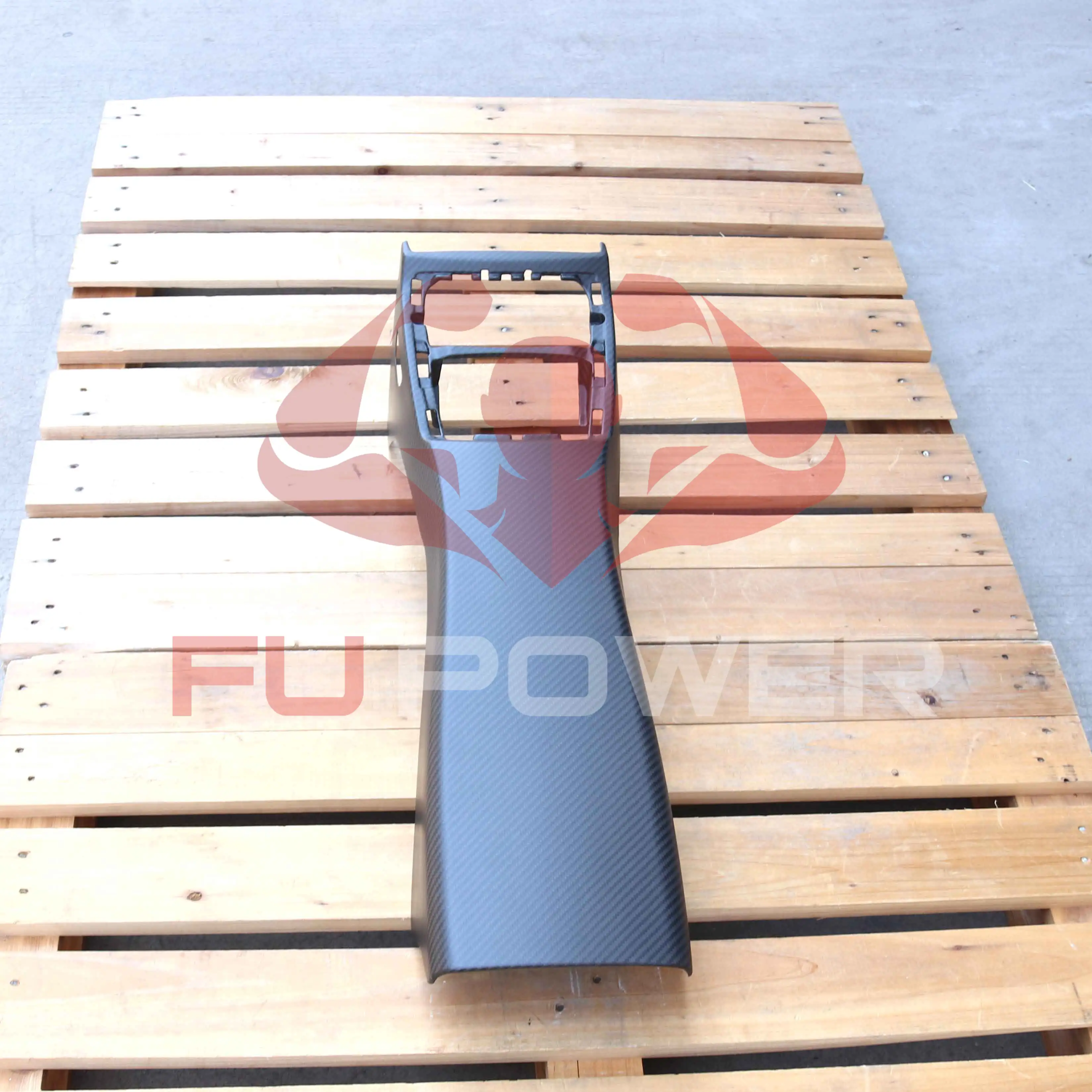 BMW E92 M3 Mittelkonsolendekoration aus trockenem Carbon 1