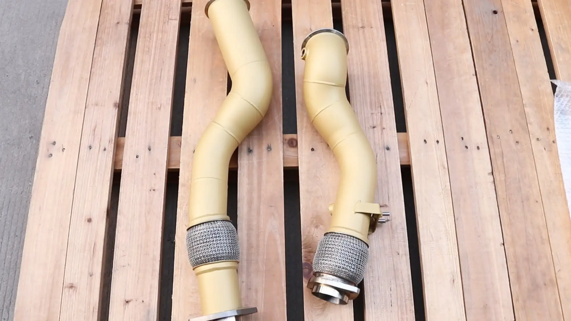 Revêtement céramique SS304 pour tuyau d&#39;échappement 76-89 mm des BMW F97 X3M et F98 X4M S58 3.0T 1