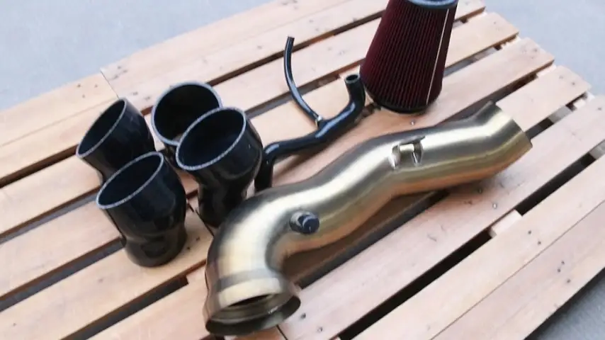 مدخل هواء من التيتانيوم لسيارات أودي TTRS 8S RS3 8V 8Y 1