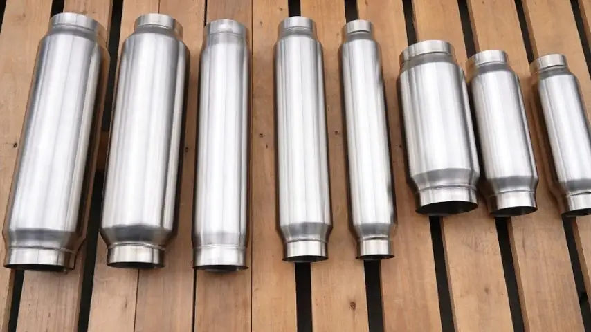 Silenciador personalizado OVAL/REDONDO em aço inoxidável com acabamento escovado, entradas/saídas de 2,5", 3", 3,5" e 4". 1