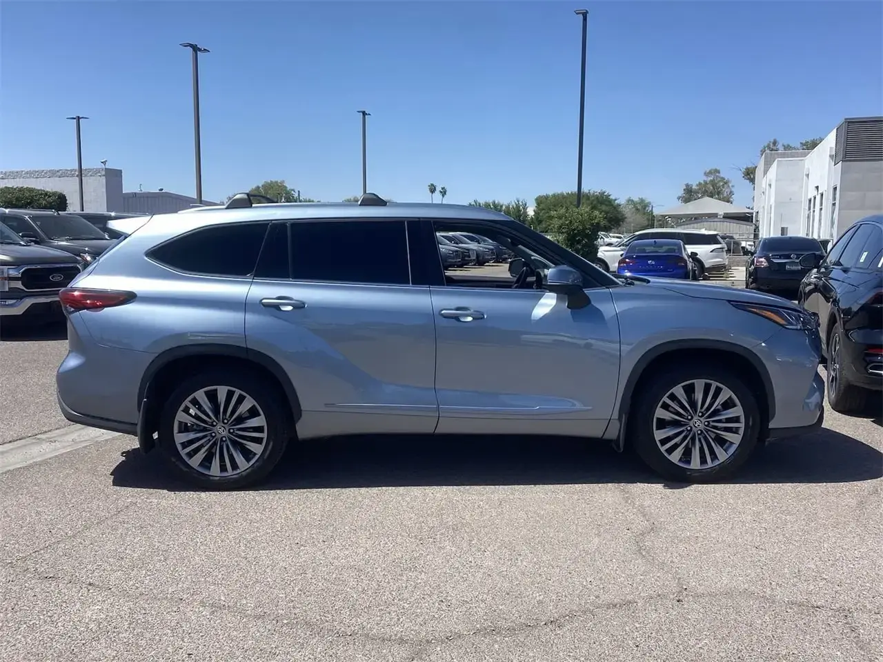 Best Petrol Suv 6 - - ROKAYAUTO 4