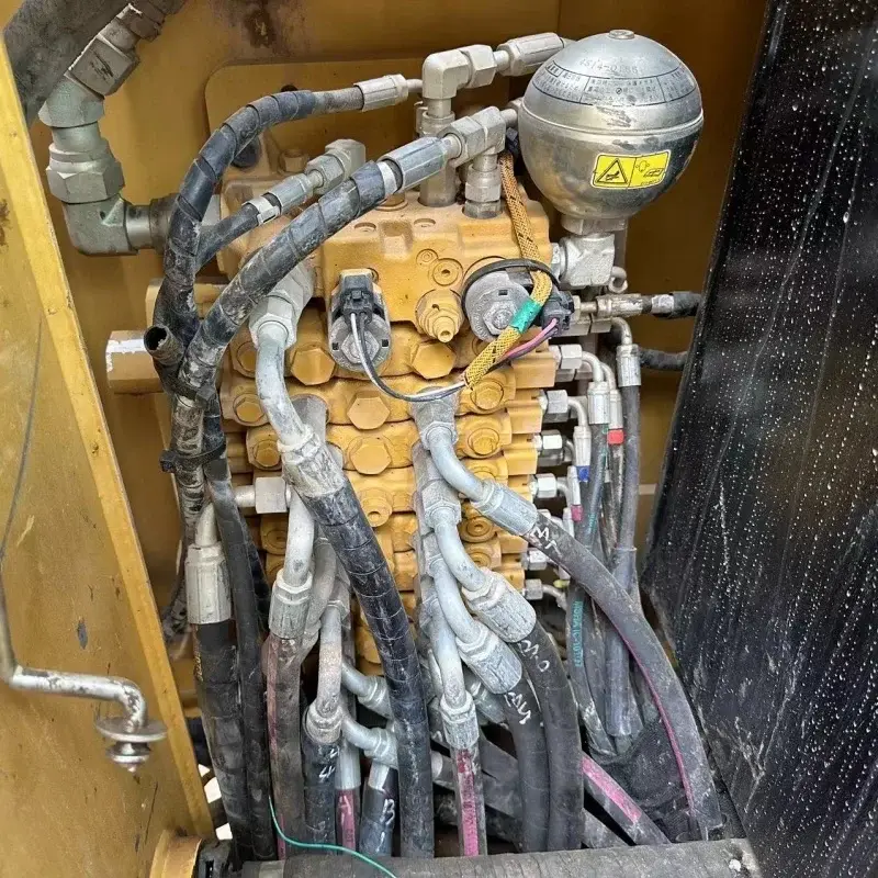 Reliable Used Excavator for Mining Production 4