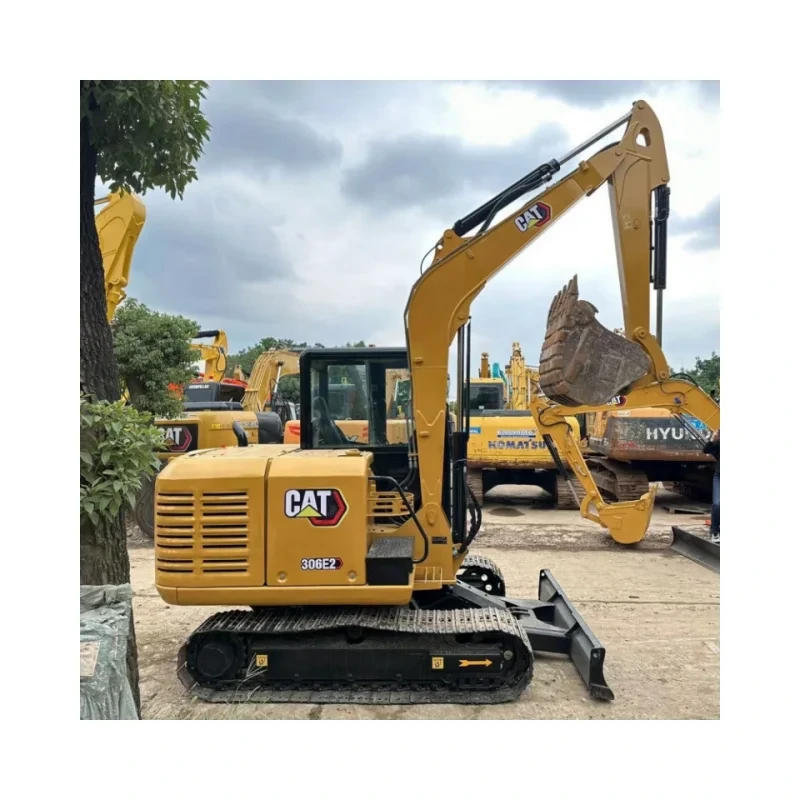 Mini pelle hydraulique Cat utilisée avec bulldozer 306E 306D 307D 308 1