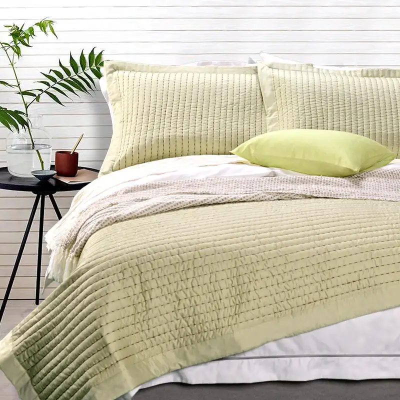 How Can a White Quilted Bedspread Brighten Up My Bedroom? 1