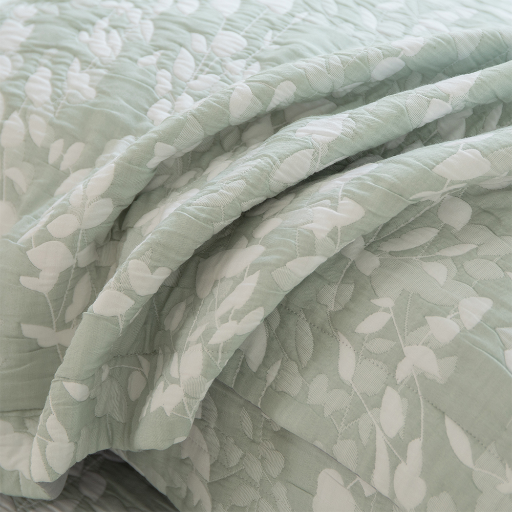 Bed Sheet Vs Bedspread Which One Should You Choose?