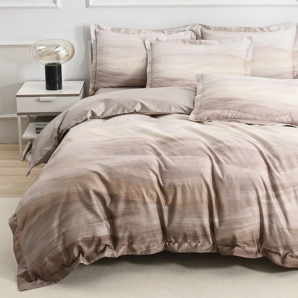 How can leopard print comforter sets make a bold statement in a bedroom? 1