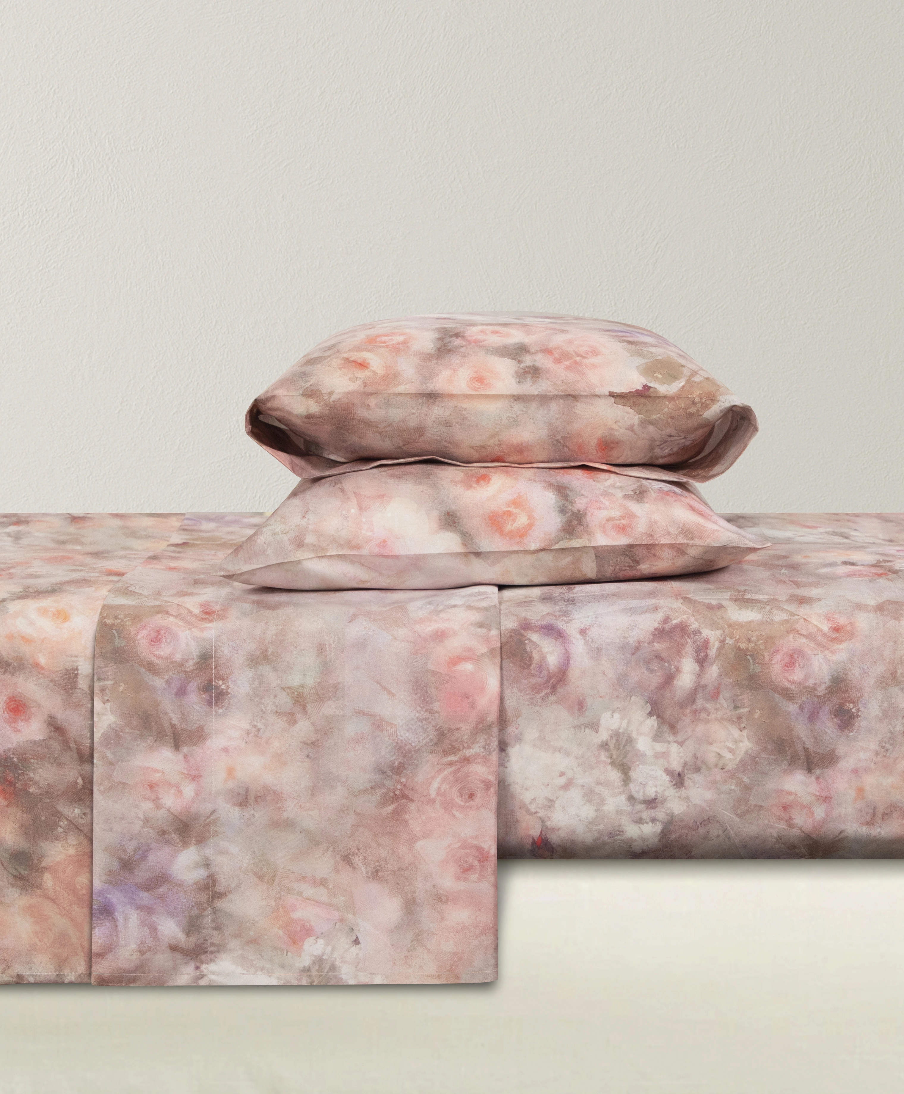 Bettwäsche-Set aus Mikrofaser mit Blumenmuster, bestehend aus einem Bettlaken und einem Kissenbezug aus gebürsteter Mikrofaser. 1