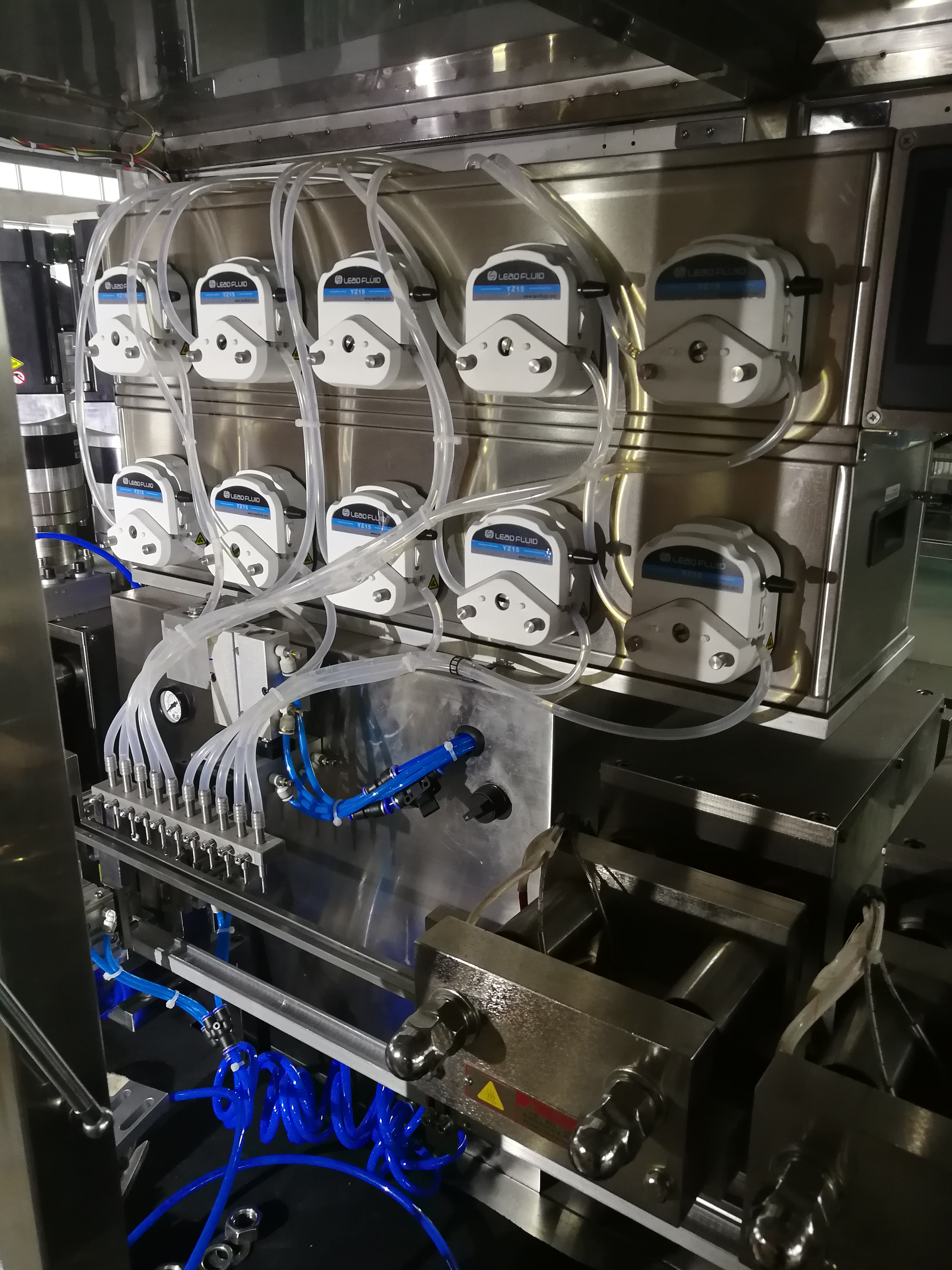 Machine de scellage de remplissage automatique formée par liquide 2