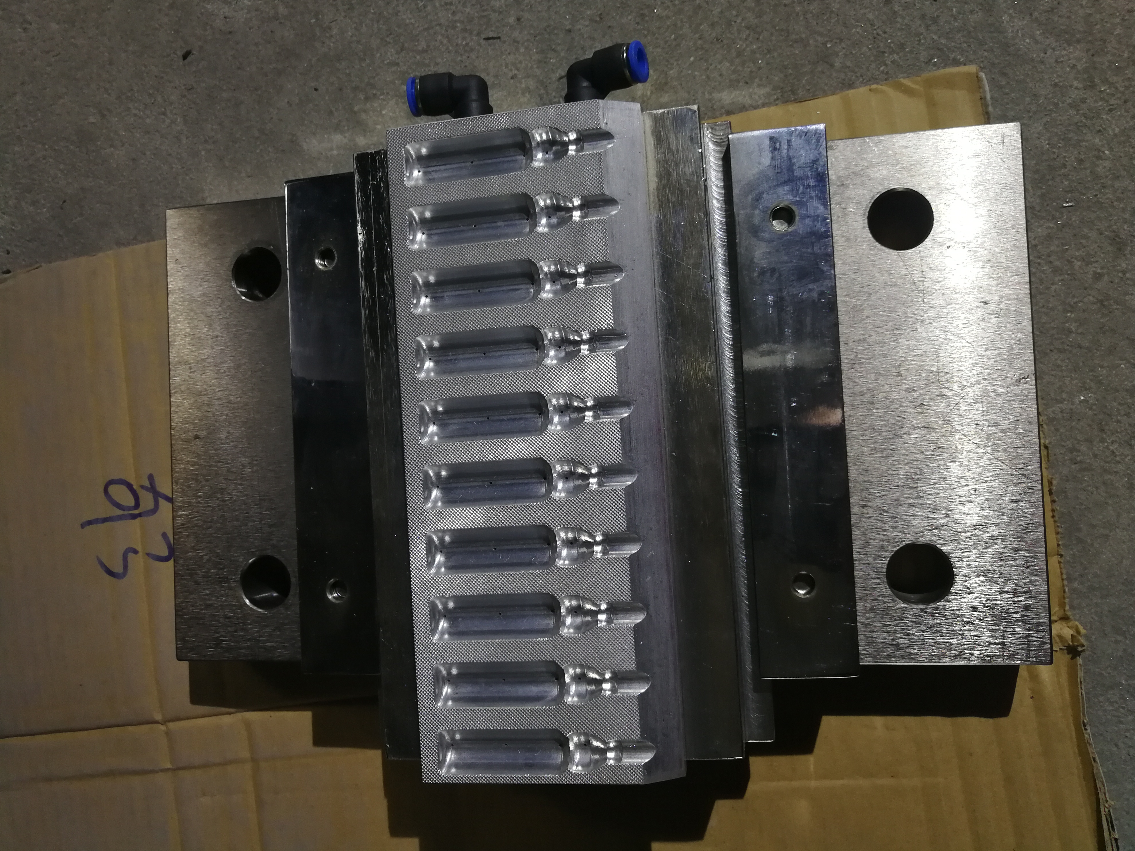 Machine de scellage de remplissage automatique formée par liquide 4