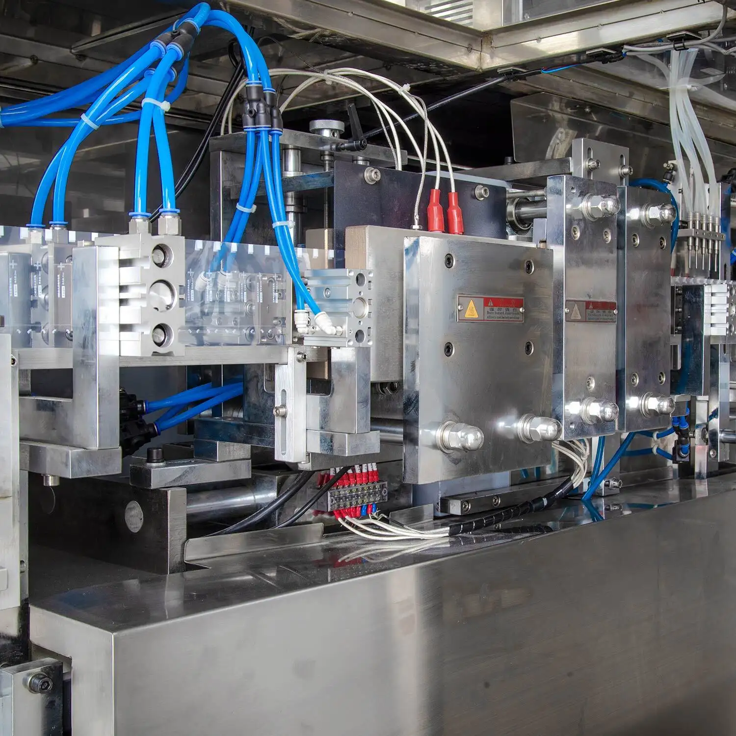 SUPM Brand Bottle Filling and Capping Machine Supplier 6