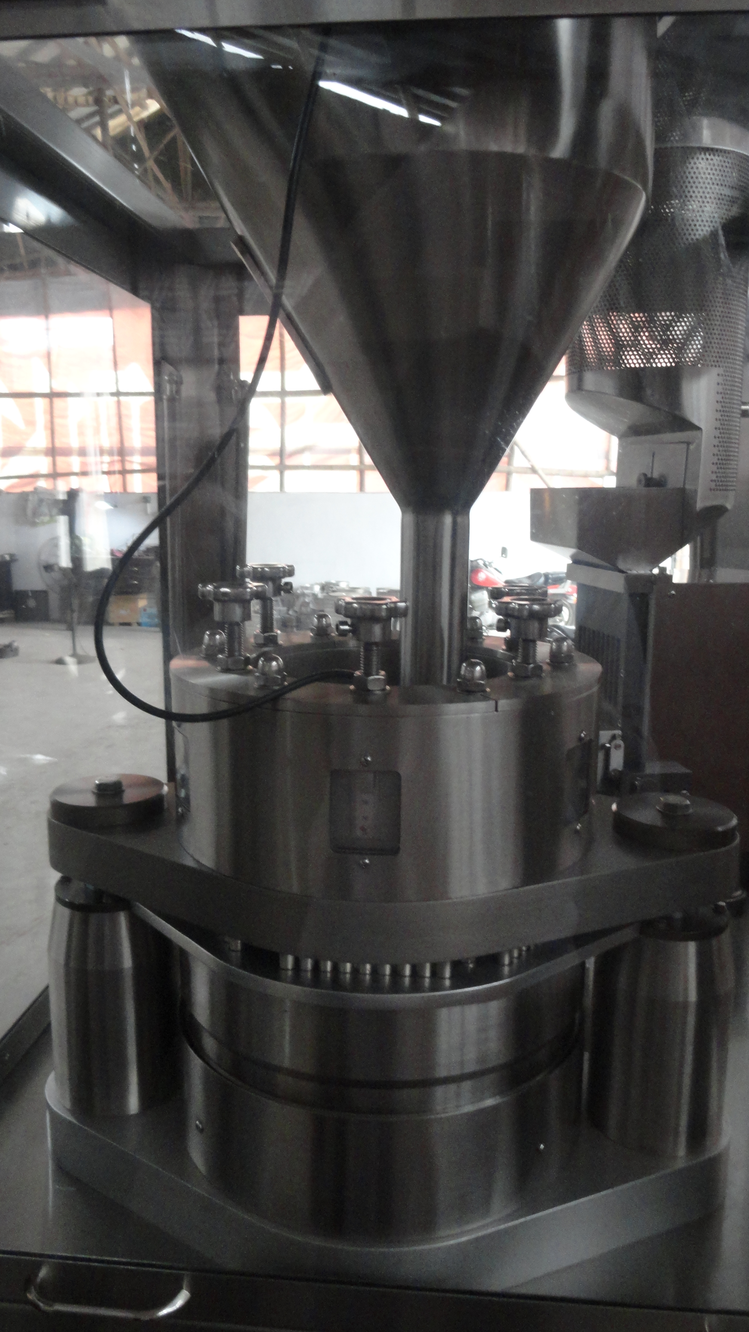 Máquina automática de llenado de cápsulas con cargador de vacío (NJP1200C) 3