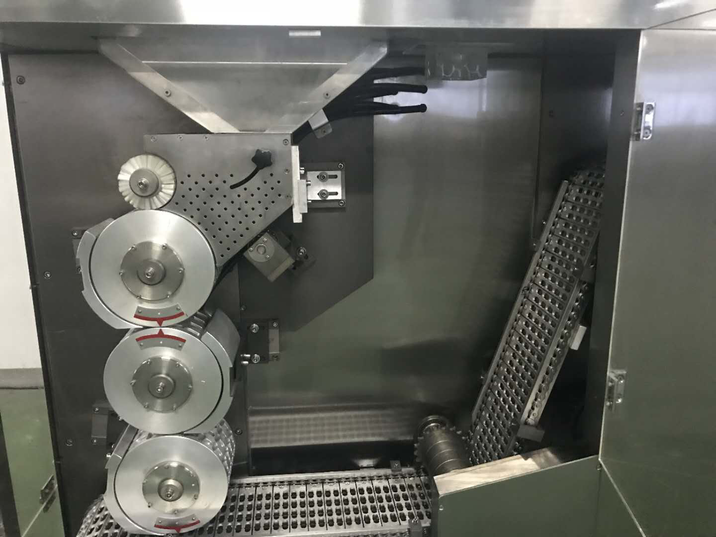 Maszyna do zamykania kapsułek z twardą cieczą NSF-800 4