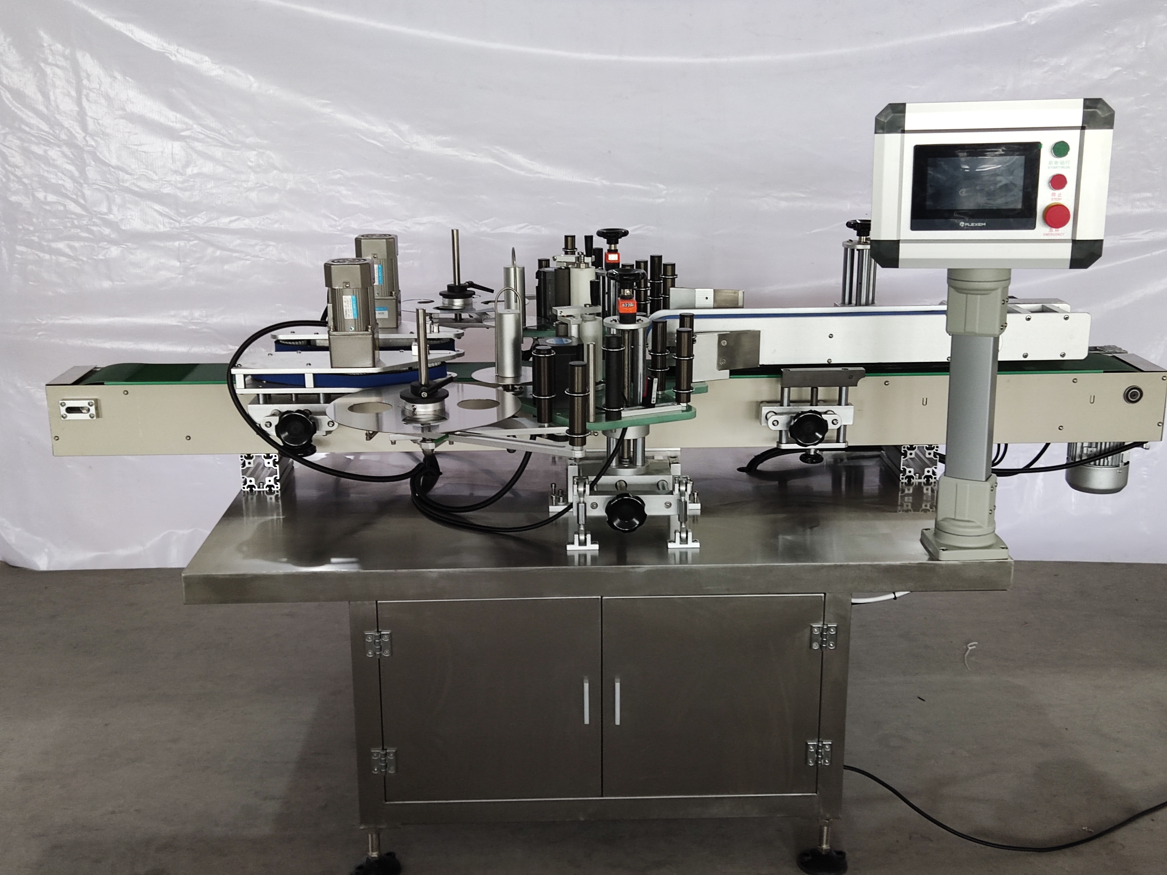 UN-3520 Automatic High-speed Diagonal Labeling Machine 1