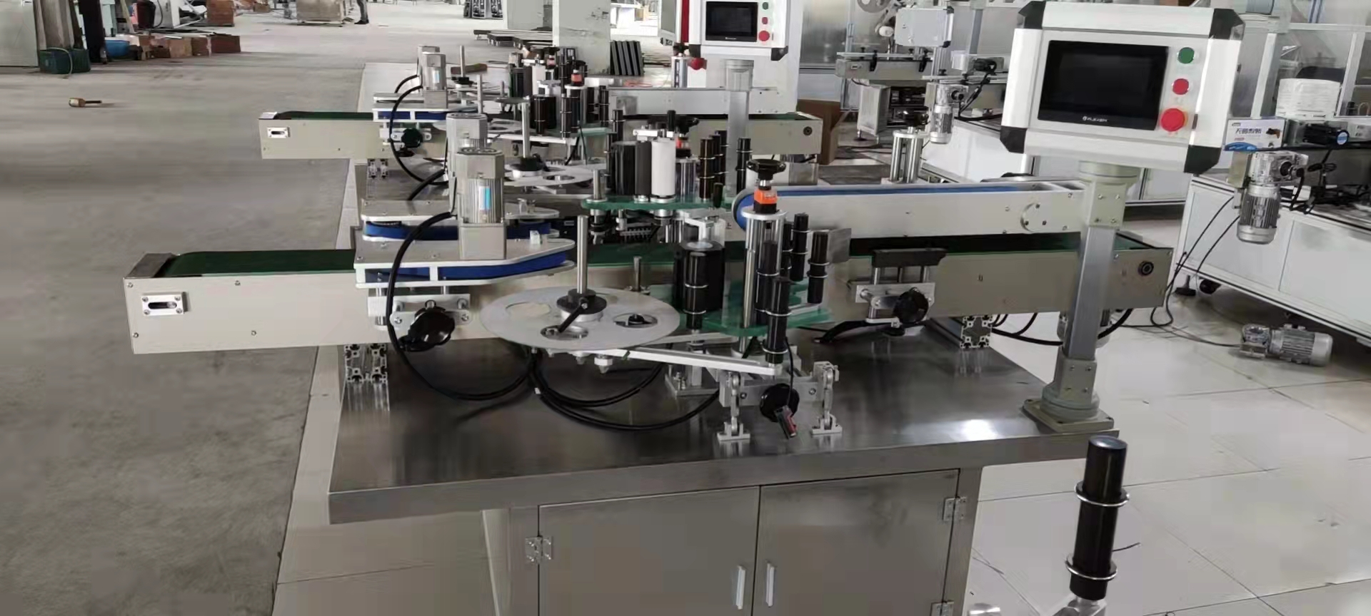UN-3520 Automatic High-speed Diagonal Labeling Machine 2