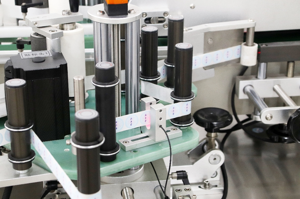 UN-3520 Automatic High-speed Diagonal Labeling Machine 6