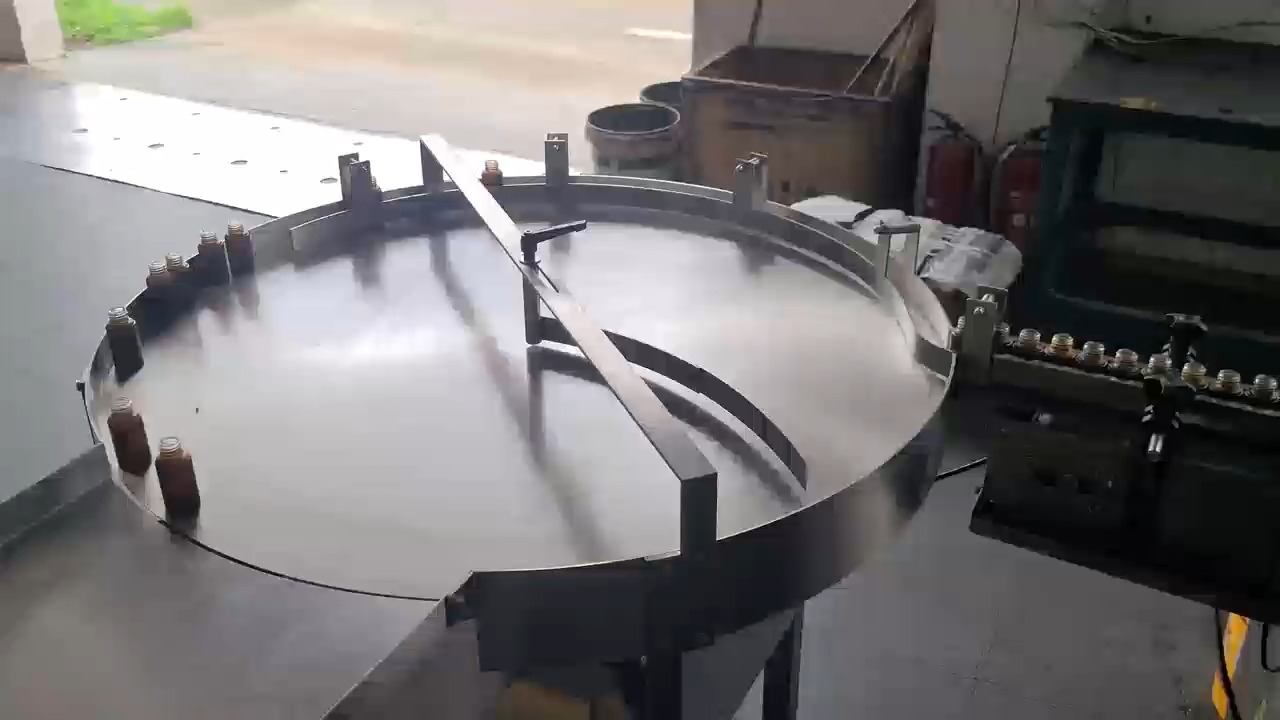 Automatic Spray filling and capping machine 1