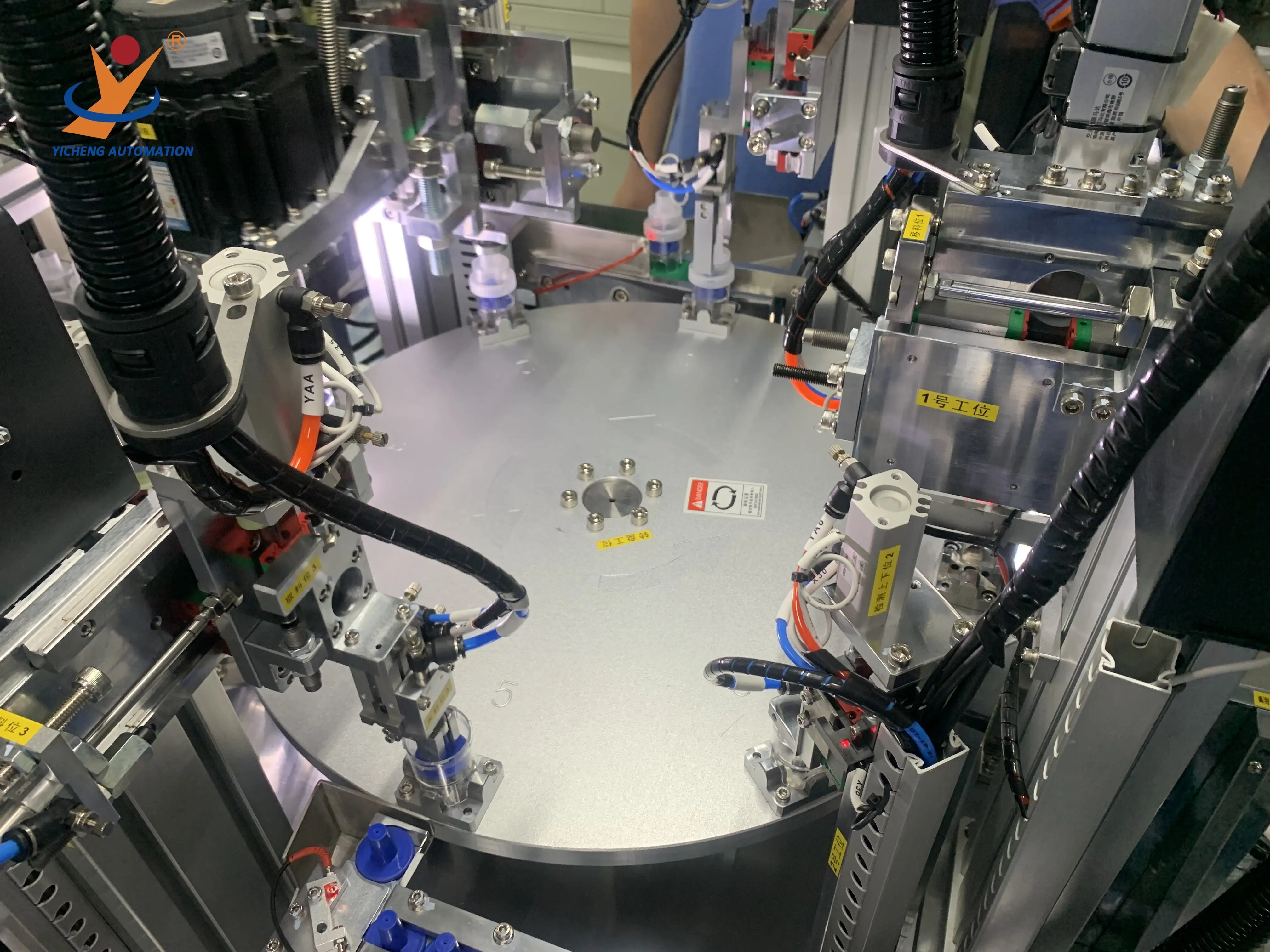 Auto Assembly Machine by Yicheng 4