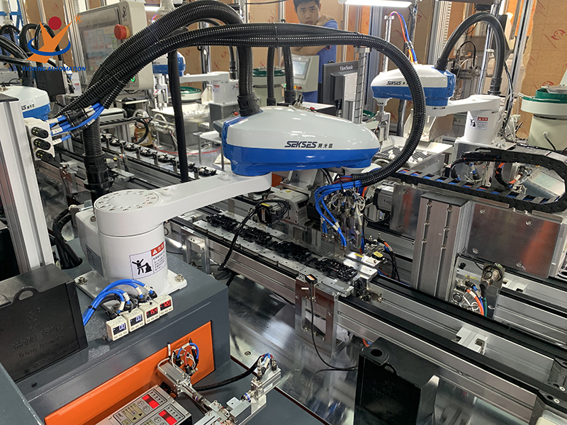 Línea de producción de máquina de ensamblaje automático flexible con interruptor británico bidireccional 7