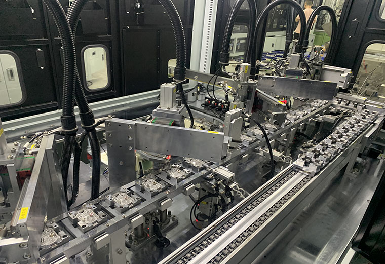 Línea de producción de máquinas de ensamblaje automático de enchufes de tres clavijas 10A de Yicheng 5