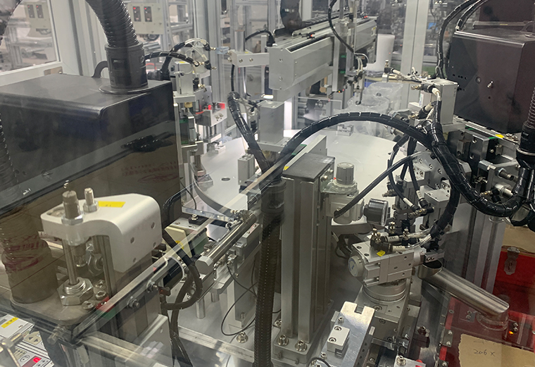 Automatische Montagemaschine für wasserdichte Automobilschalter von Yicheng 3