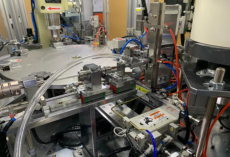 Full Automatic Auto Assembly Rivet Machine-1 3