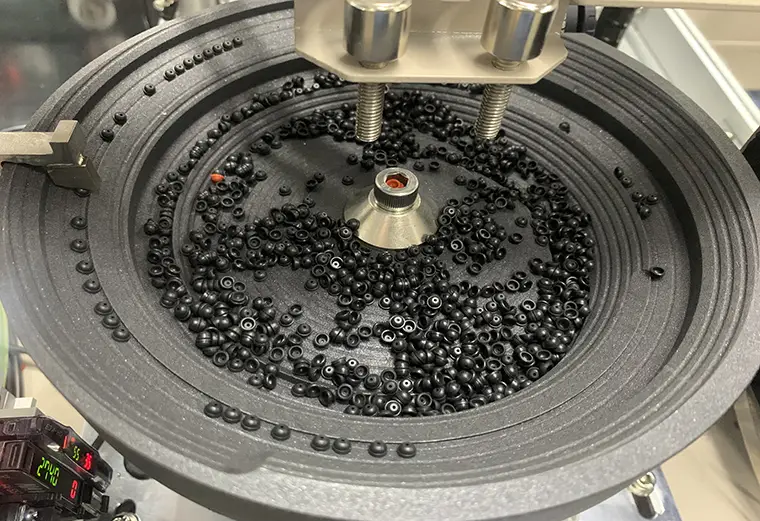 Hochpräzise, ​​langlebige, elektromagnetische CNC-Vibrationswendelfördermaschine für kundenspezifische Teile 1