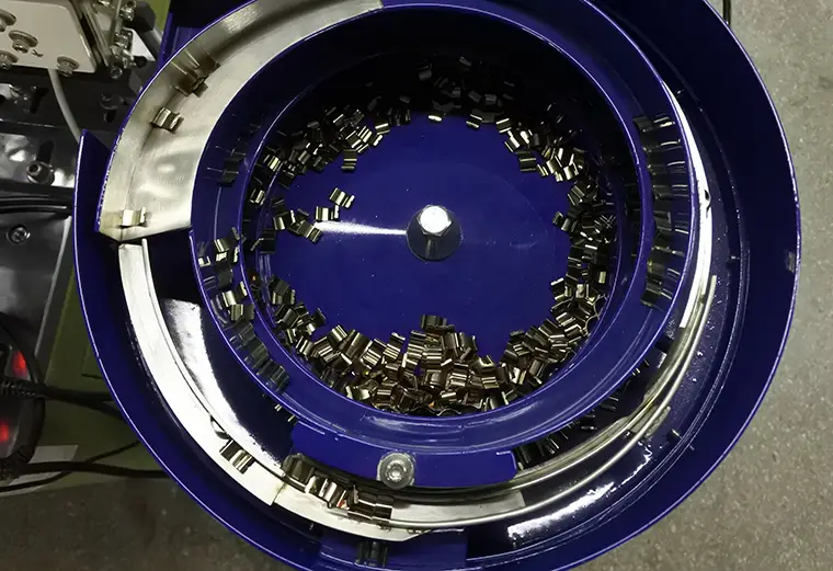 Stahl-Vibrationsschüssel-Zufuhrverteiler, SMT-Maschinenstabzuführung, variabler Spannungsregler, Ersatzteile, 800 mm, mit 3 Bahnen 1