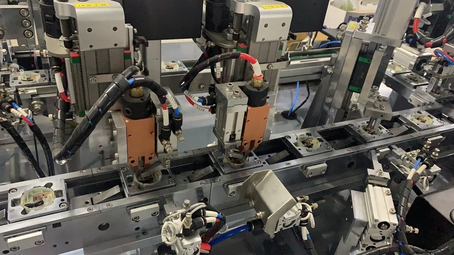 Automated Assembly Machines by Yicheng-1 5