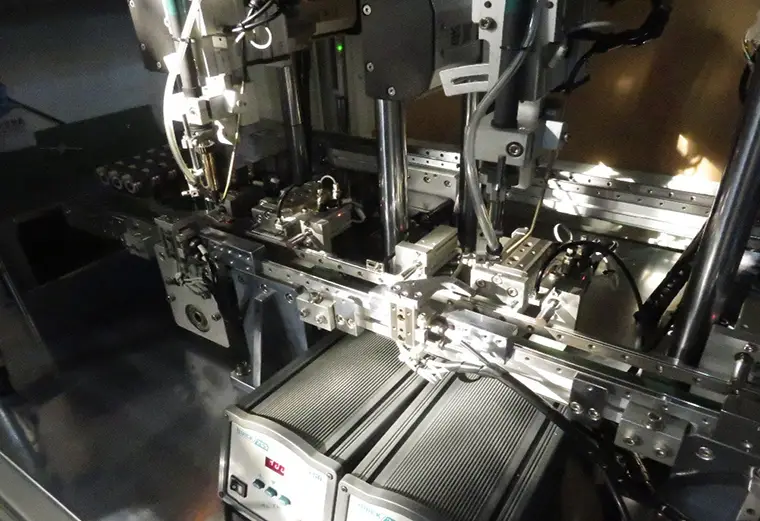 Alimentación automática del alimentador del vibrador de la máquina que suelda del rotor del motor 1