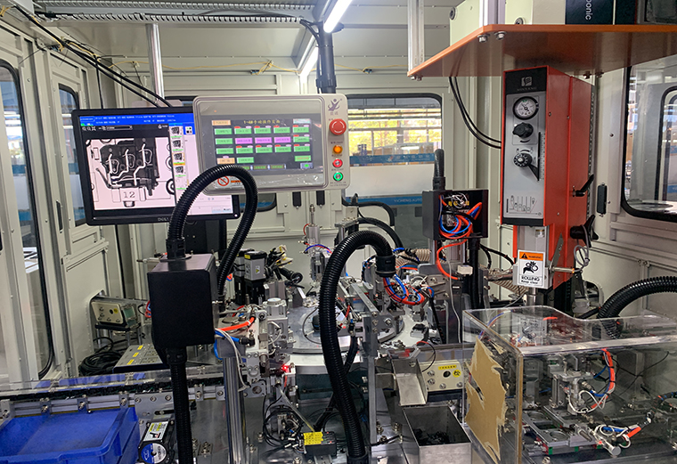 Button Toggle Switch Automatic Assembly Machine by Yicheng