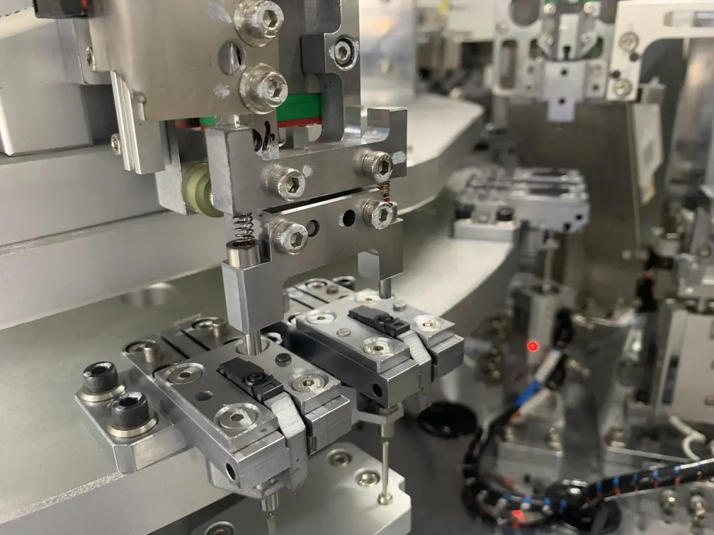Electronics Assembly Machine Manufacturer - - Yicheng-2 3