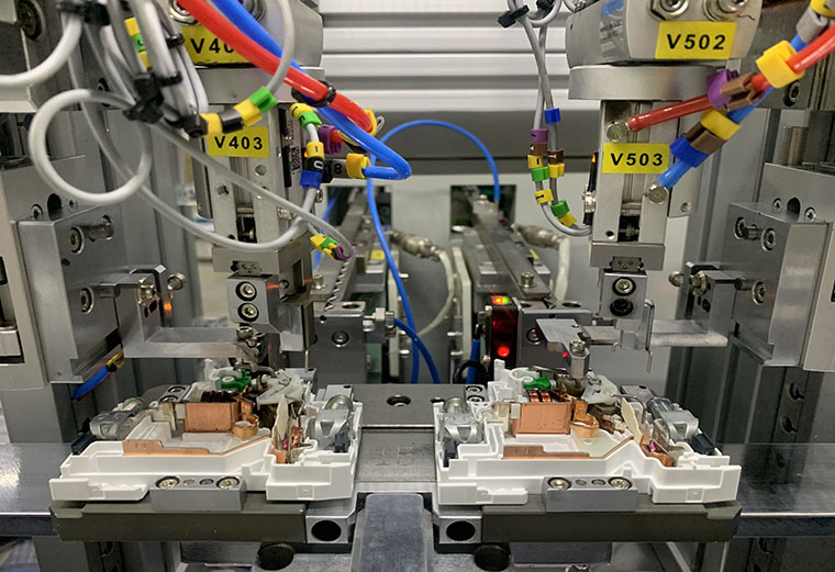 Custom Automatic Assembly Machine Manufacturers for MCB 4