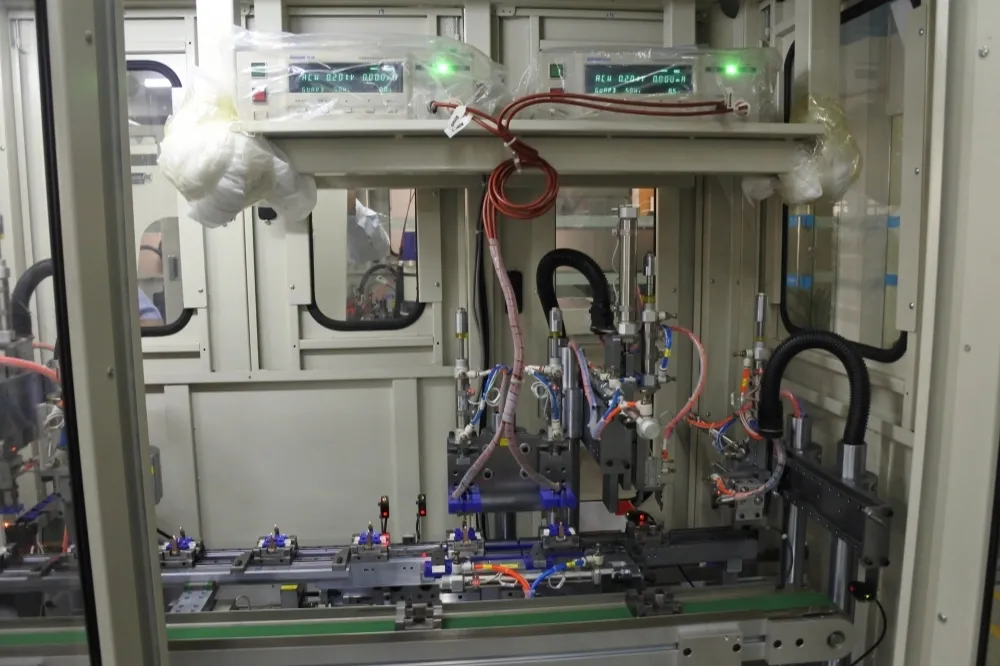 Assembly Line Machines - - Yicheng 4