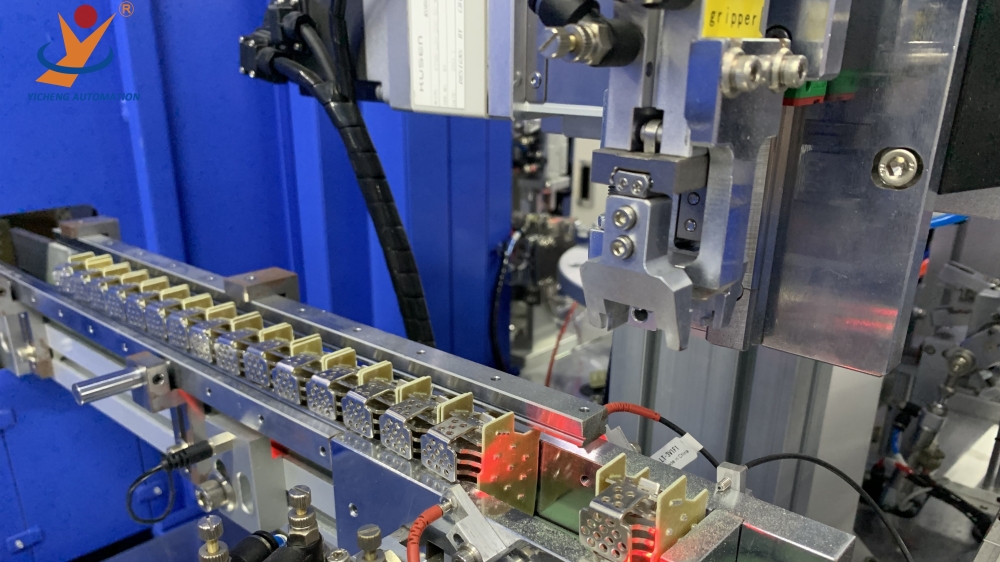 Máquina de ensamblaje automático MCCB 6