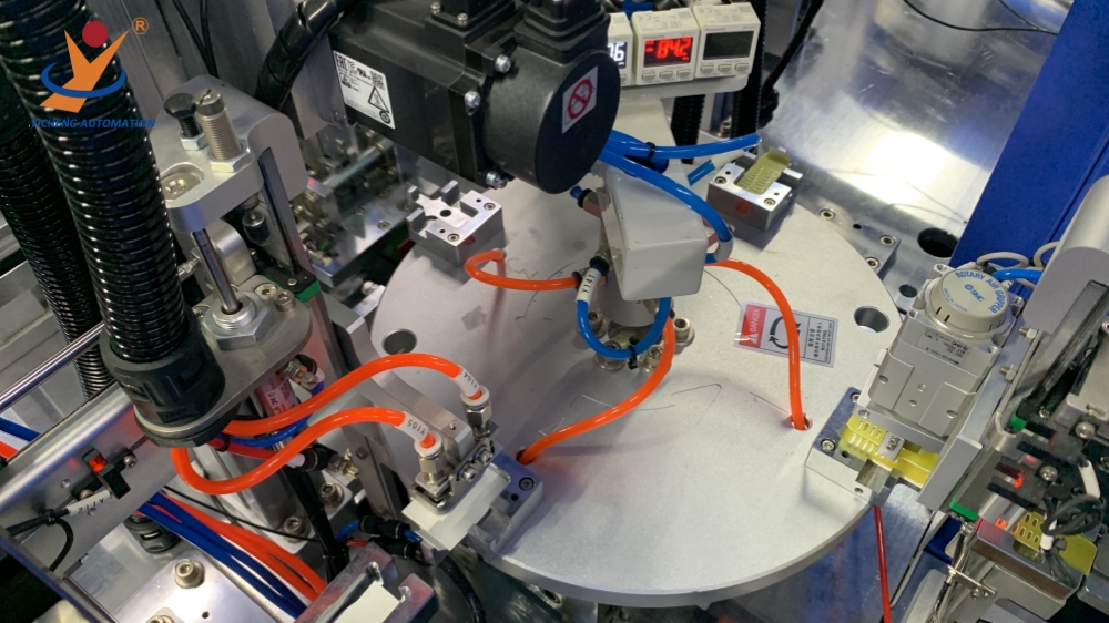 Máquina de ensamblaje automático MCCB 4