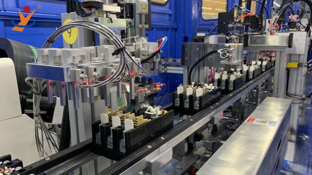 Máquina de ensamblaje automático MCCB 5