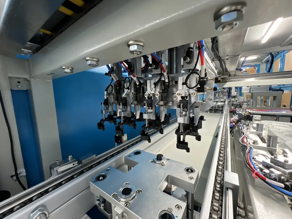 Automatic Assembly Machine by Yicheng 7