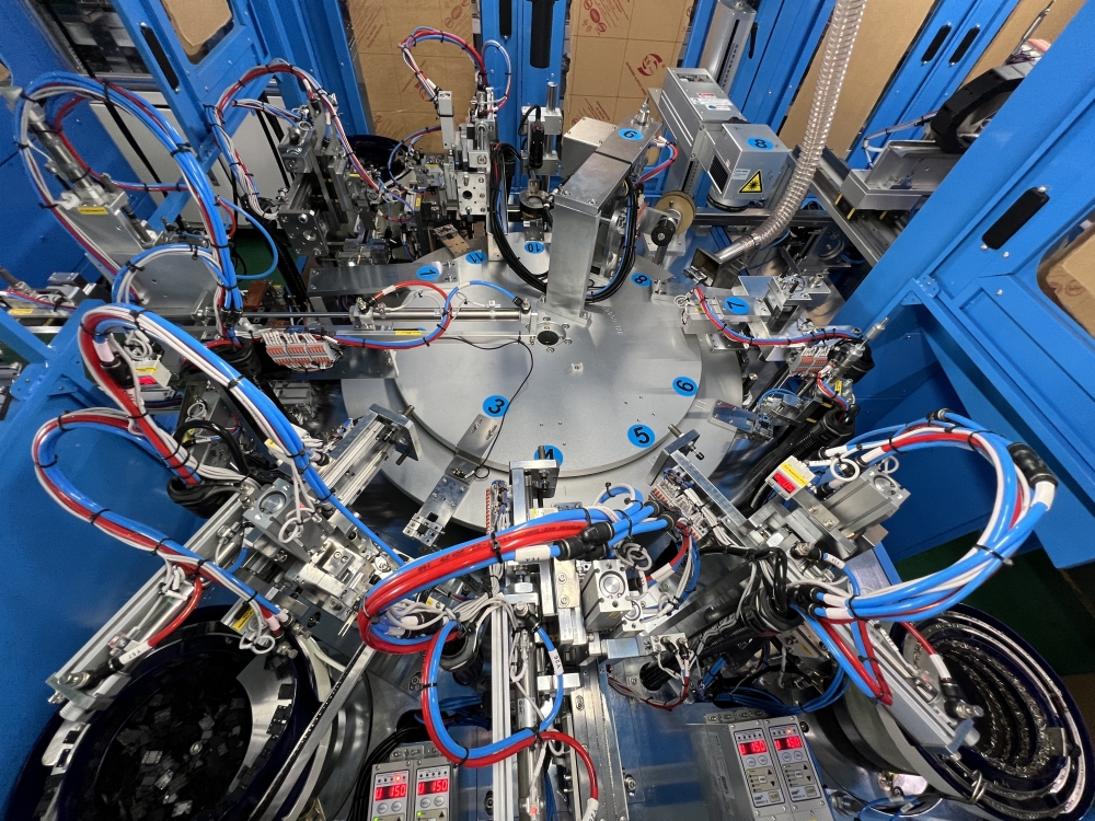 Automatische Montagemaschine für industrielle Automobilteilesicherungen 3