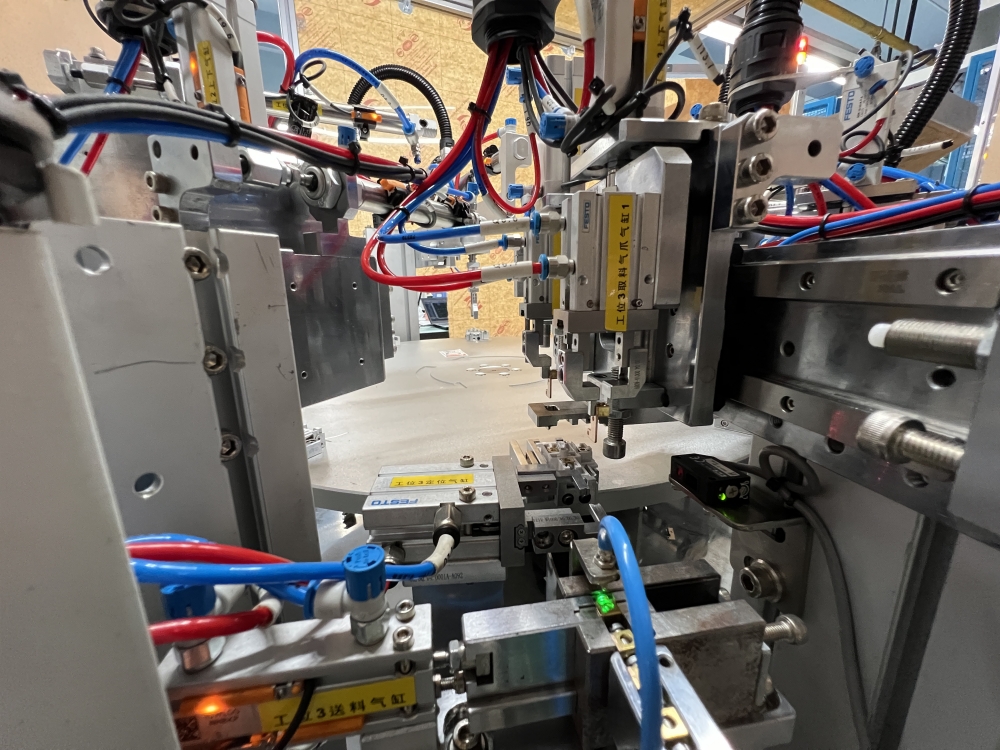 Plug Manufacturing Automatic Assembly Machine | Yicheng Automation