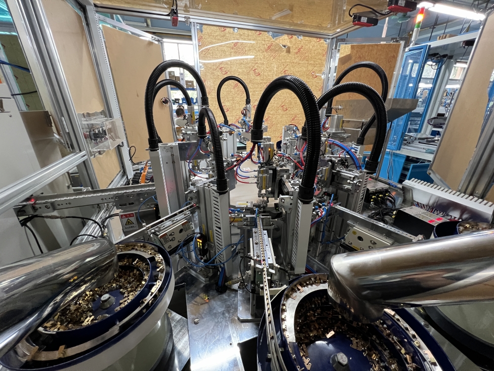 Plug Manufacturing Automatic Assembly Machine | Yicheng Automation