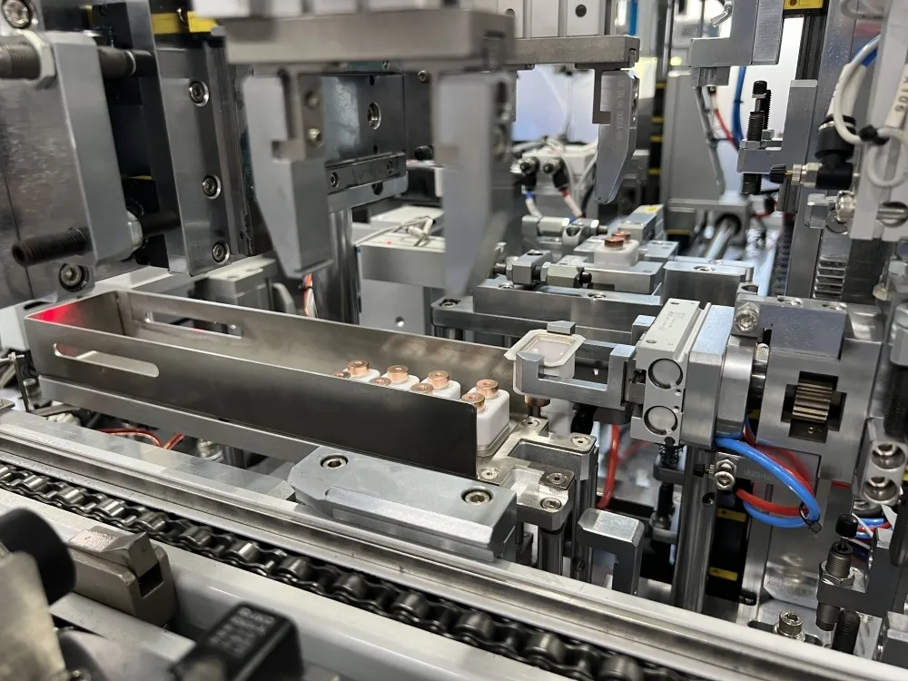 Automated Assembly Equipment by Yicheng-3 7