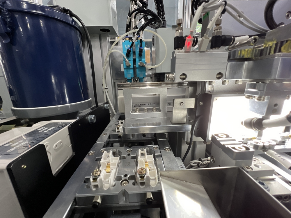 High-Efficiency Bull Switch Components Automatic Assembly Machine ...