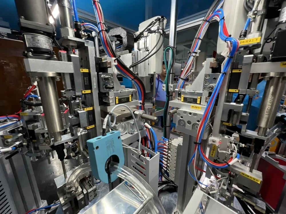 Auto Assembly Machine - - Yicheng-1 9