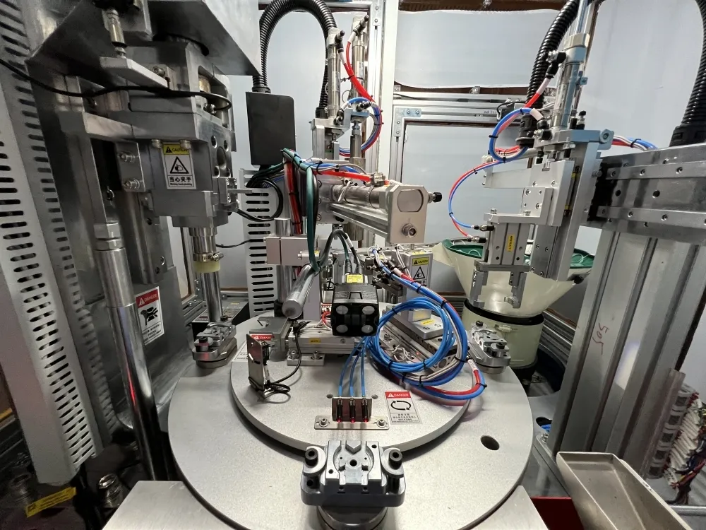 Auto Assembly Machine - - Yicheng-1 8