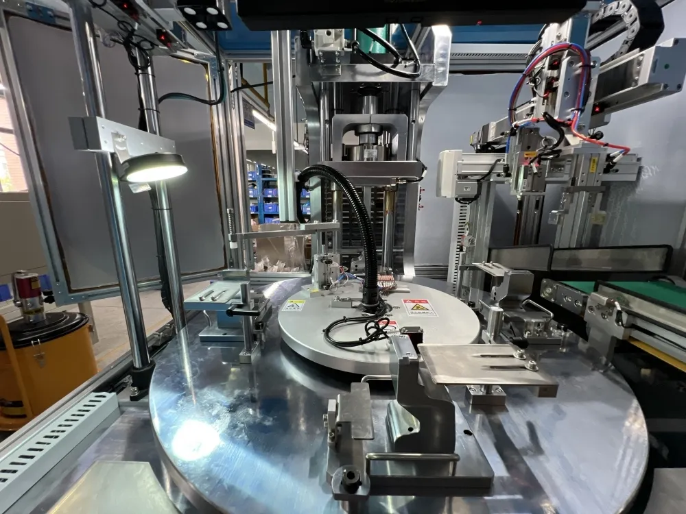 Auto Assembly Machine - - Yicheng-1 3