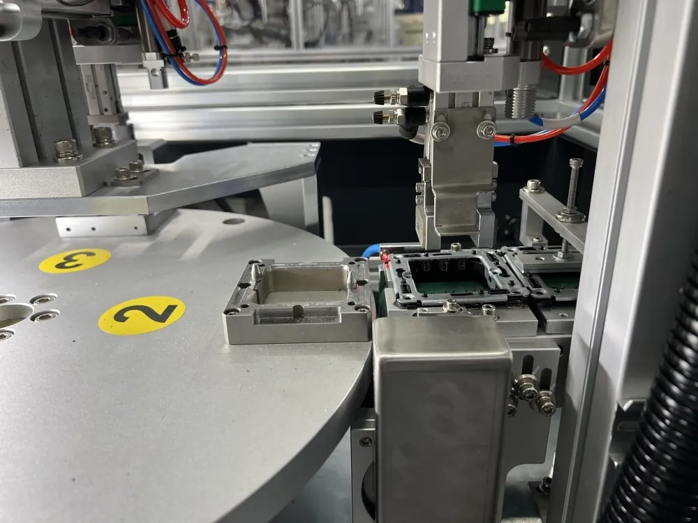 Assembly Machine by Yicheng 5