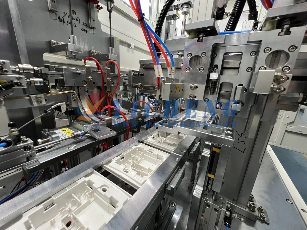 Automatic Electronic Components Assembly Machine by Yicheng 9